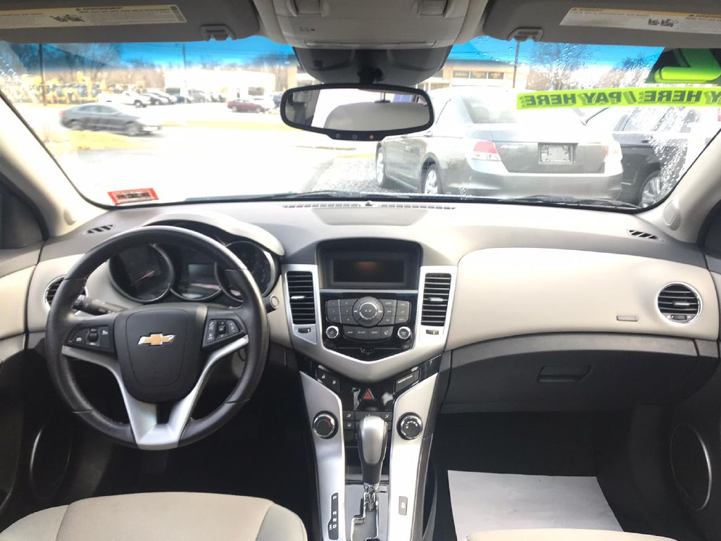 Photo 8 of this CHEVROLET CRUZE