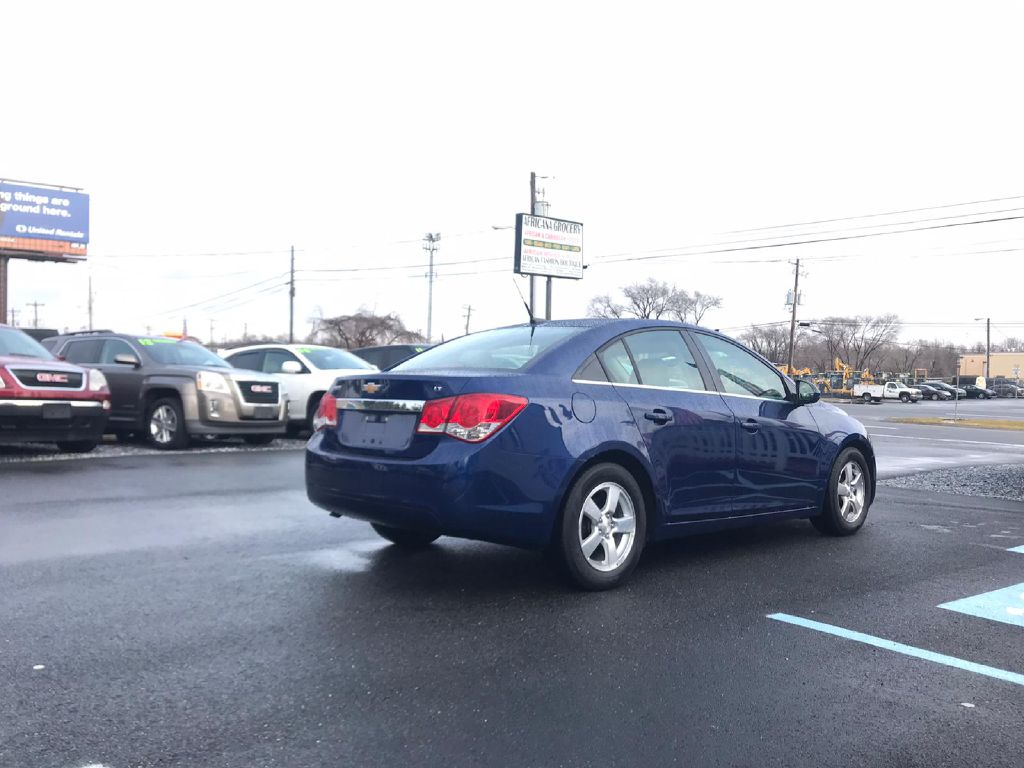 Photo 5 of this CHEVROLET CRUZE