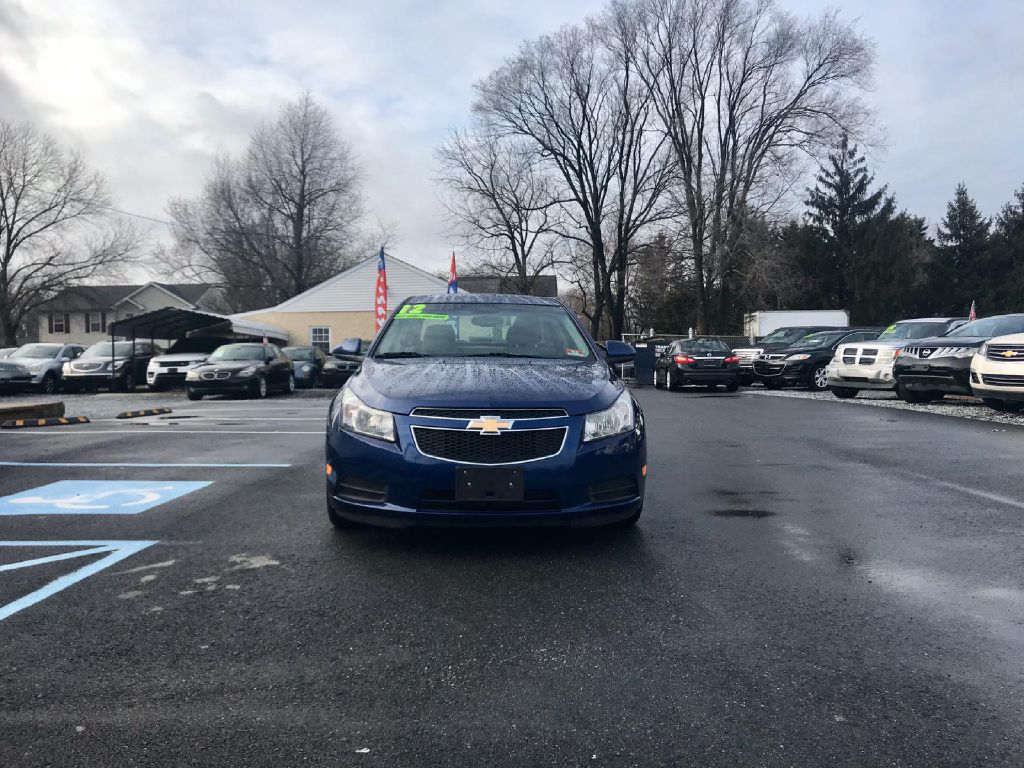 Photo 2 of this CHEVROLET CRUZE