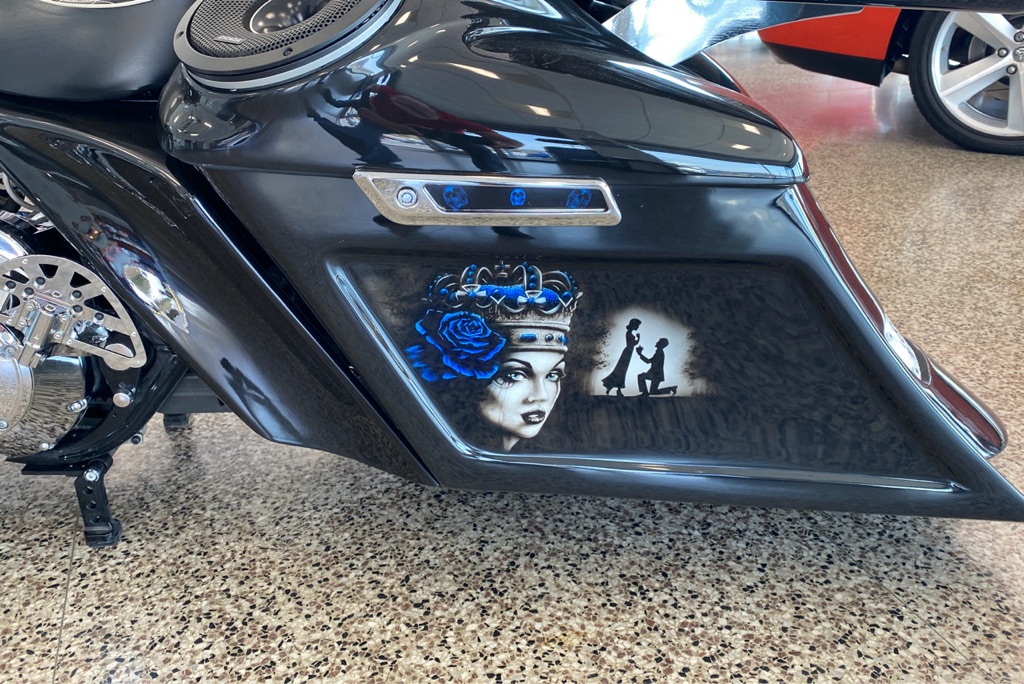 Photo 3 of this HARLEY ROAD KING