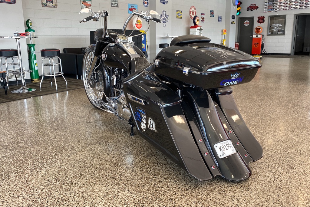 Photo 4 of this HARLEY ROAD KING