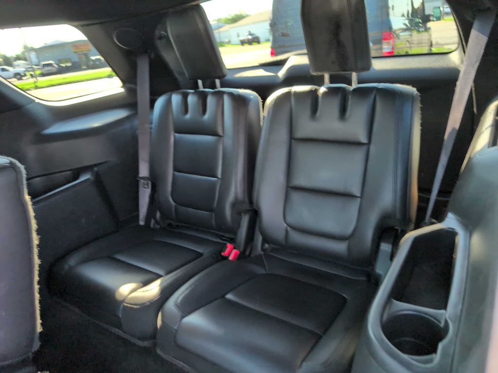Photo 27 of this FORD EXPLORER