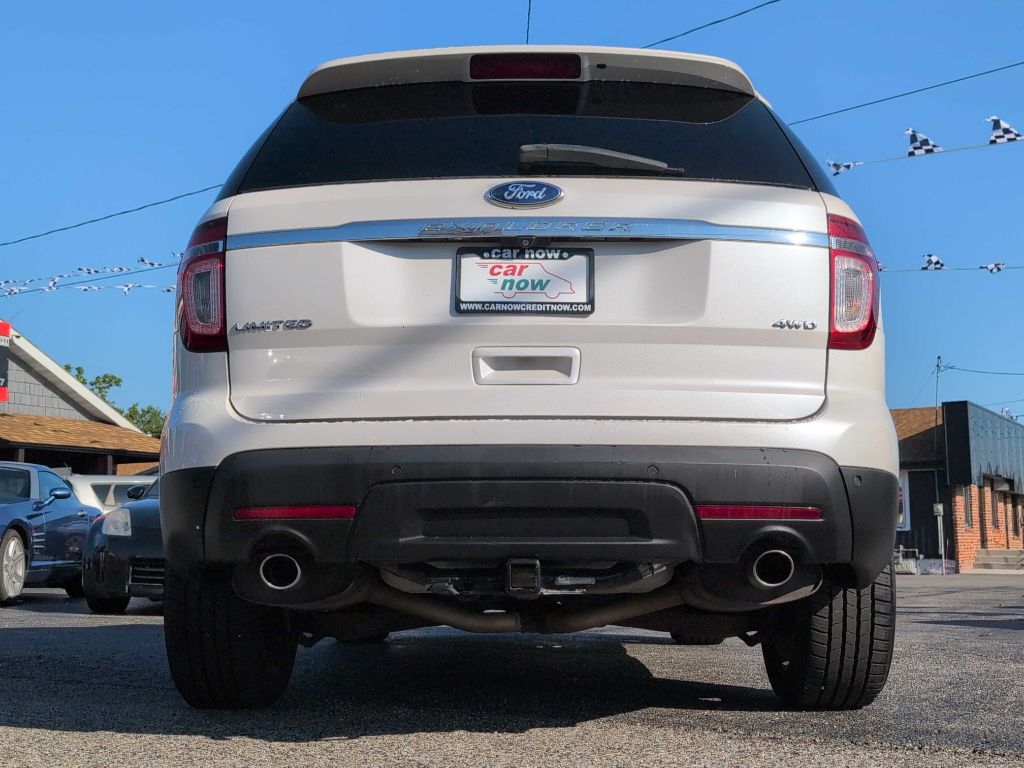Photo 12 of this FORD EXPLORER