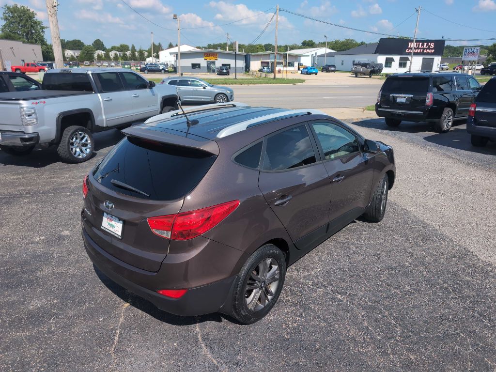 Photo 8 of this HYUNDAI TUCSON