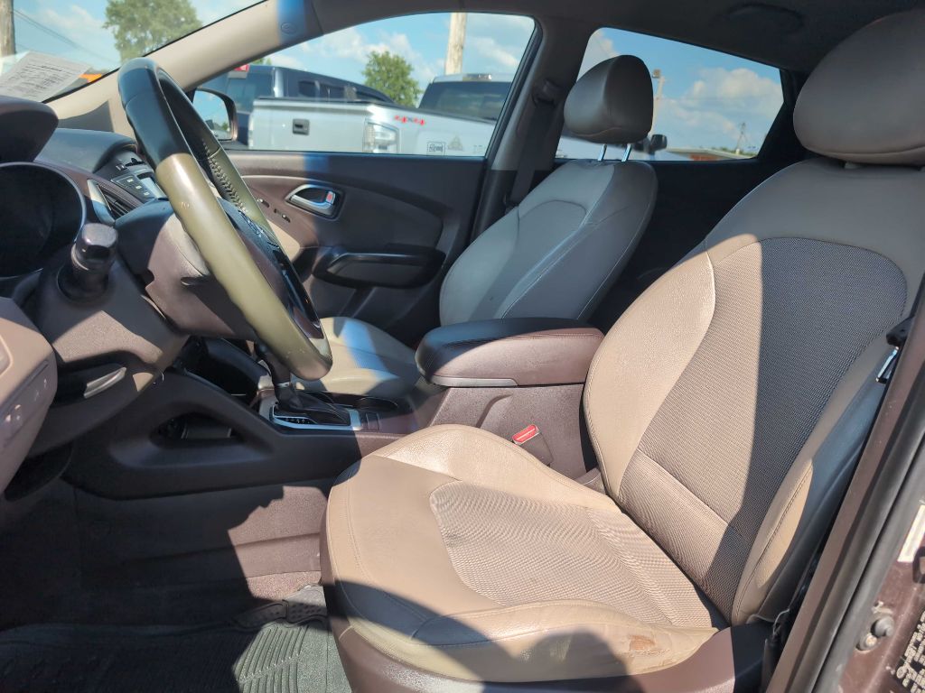 Photo 26 of this HYUNDAI TUCSON