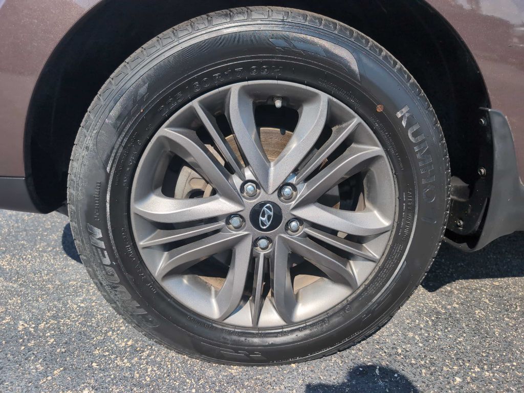 Photo 27 of this HYUNDAI TUCSON
