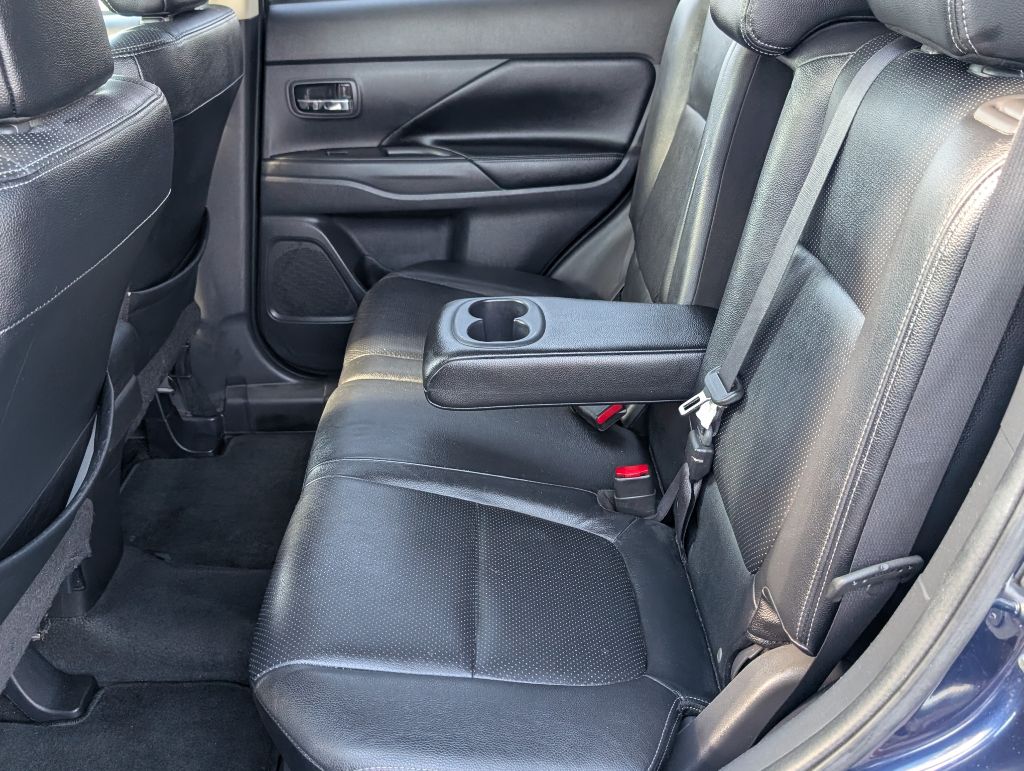Photo 25 of this MITSUBISHI OUTLANDER