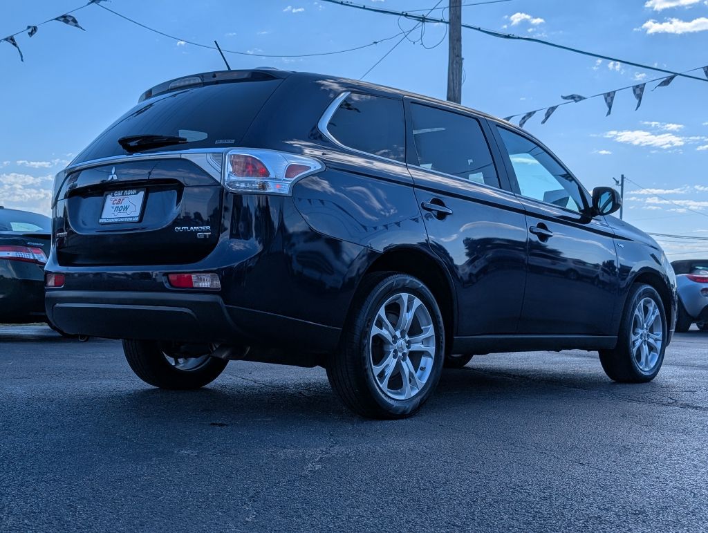 Photo 9 of this MITSUBISHI OUTLANDER