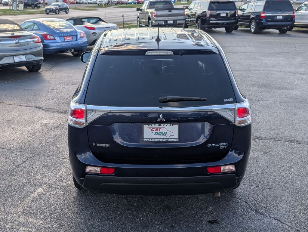 Photo 11 of this MITSUBISHI OUTLANDER
