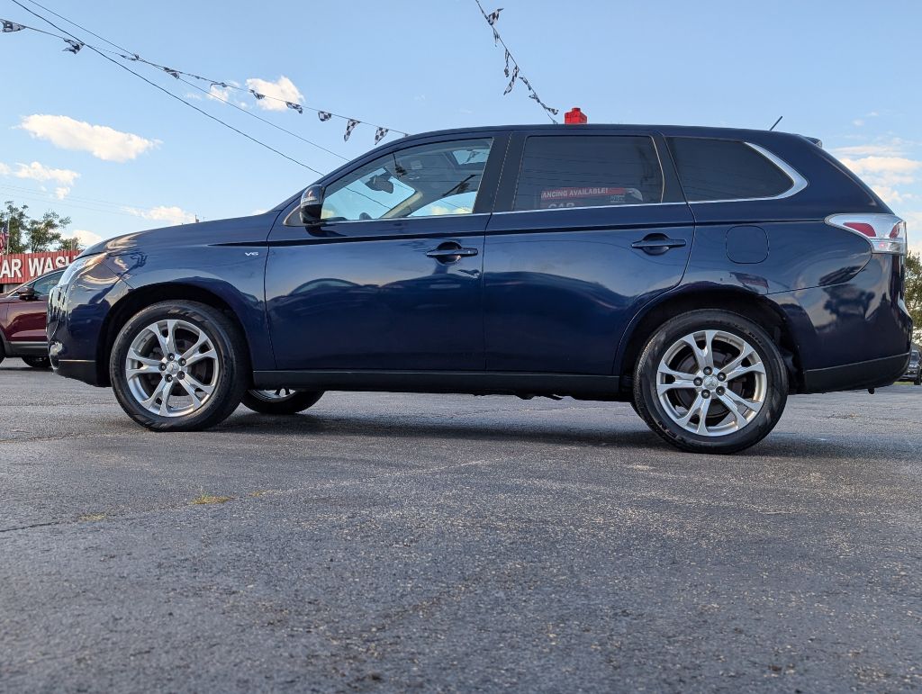 Photo 17 of this MITSUBISHI OUTLANDER