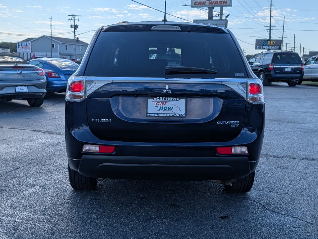 Photo 10 of this MITSUBISHI OUTLANDER