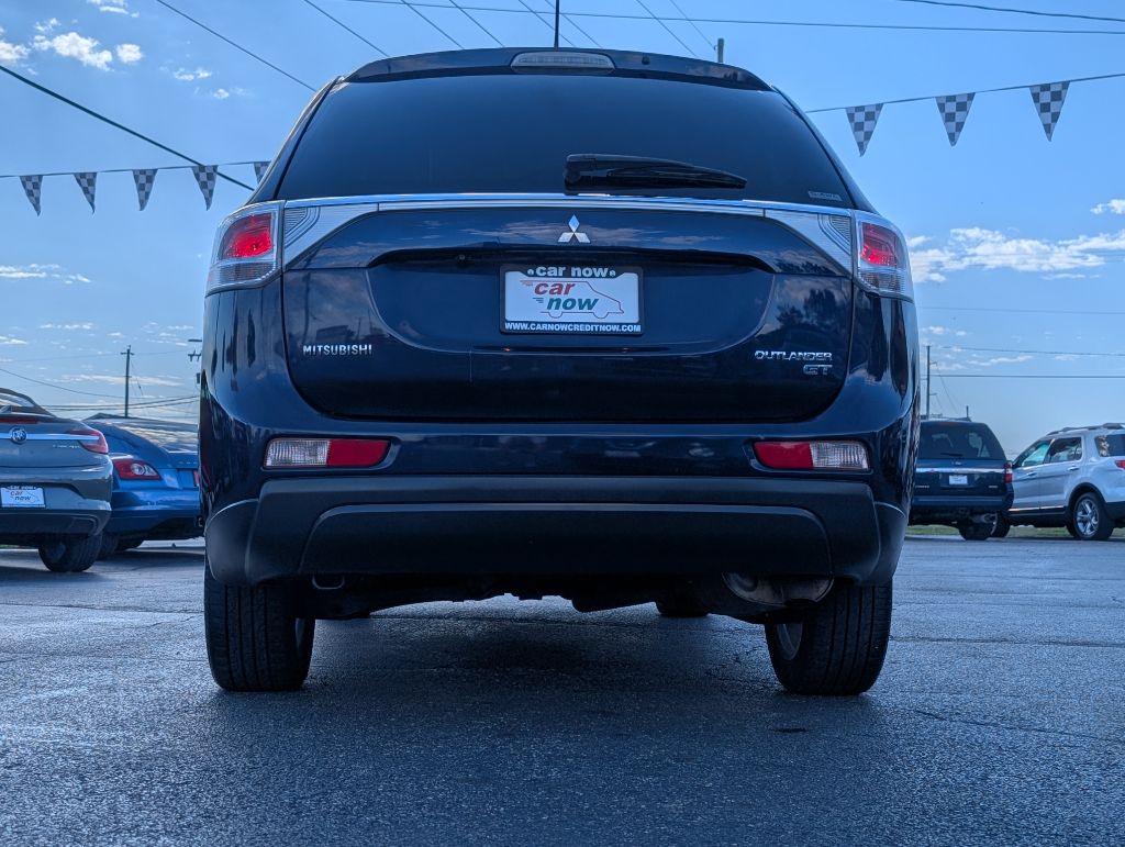 Photo 12 of this MITSUBISHI OUTLANDER