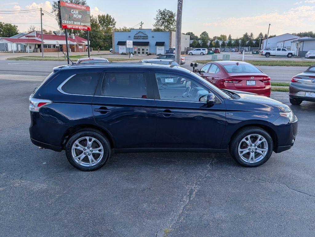 Photo 4 of this MITSUBISHI OUTLANDER