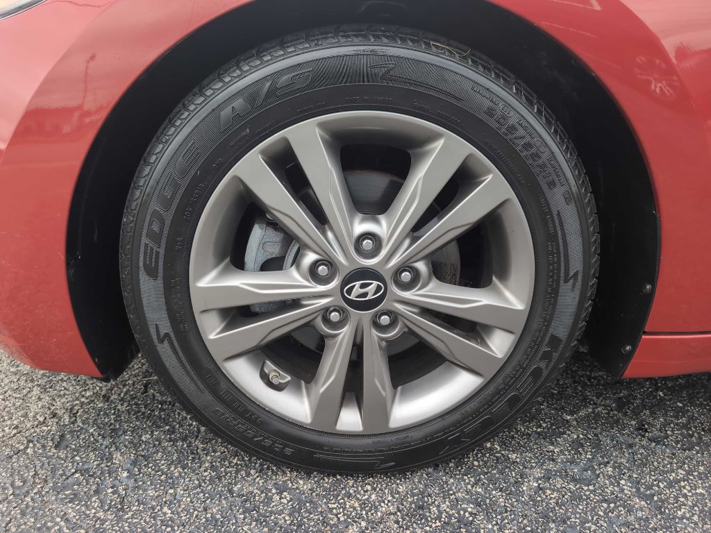 Photo 27 of this HYUNDAI ELANTRA