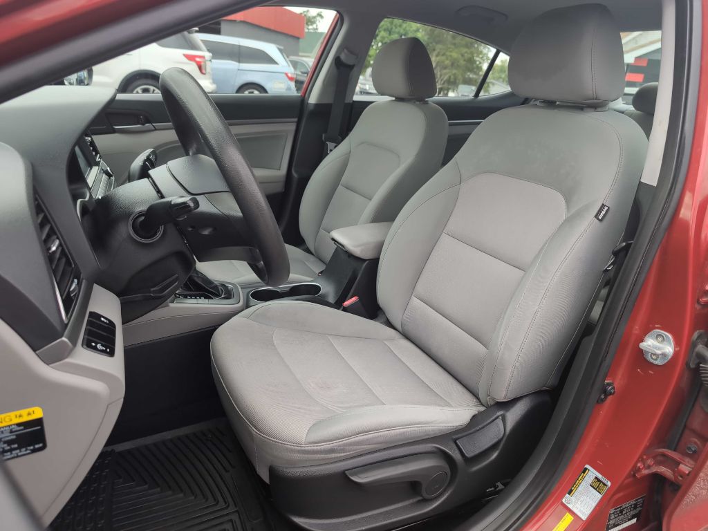 Photo 26 of this HYUNDAI ELANTRA