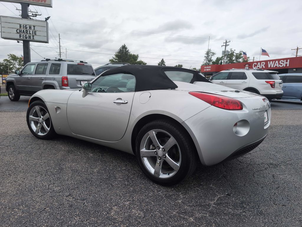 Photo 17 of this PONTIAC SOLSTICE