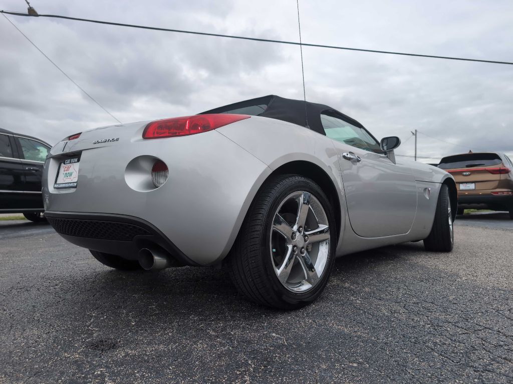 Photo 9 of this PONTIAC SOLSTICE