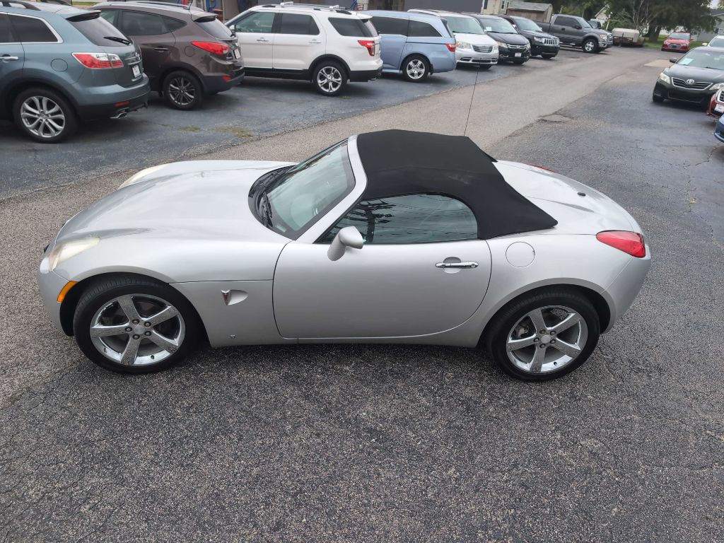 Photo 13 of this PONTIAC SOLSTICE