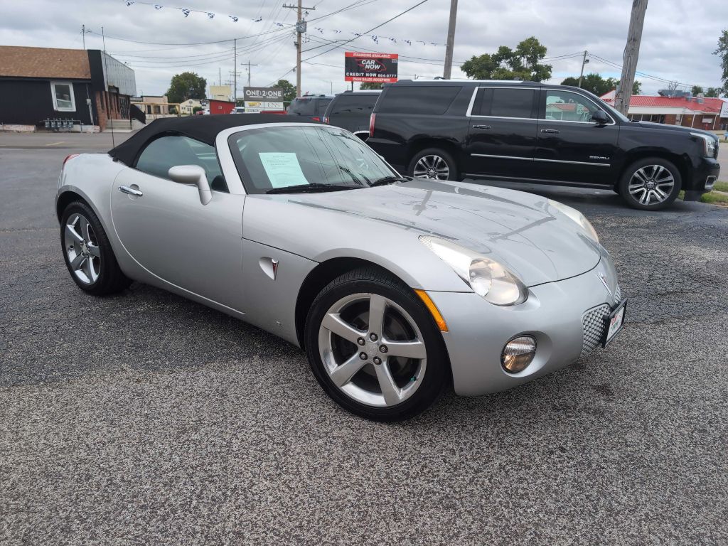 Photo 2 of this PONTIAC SOLSTICE