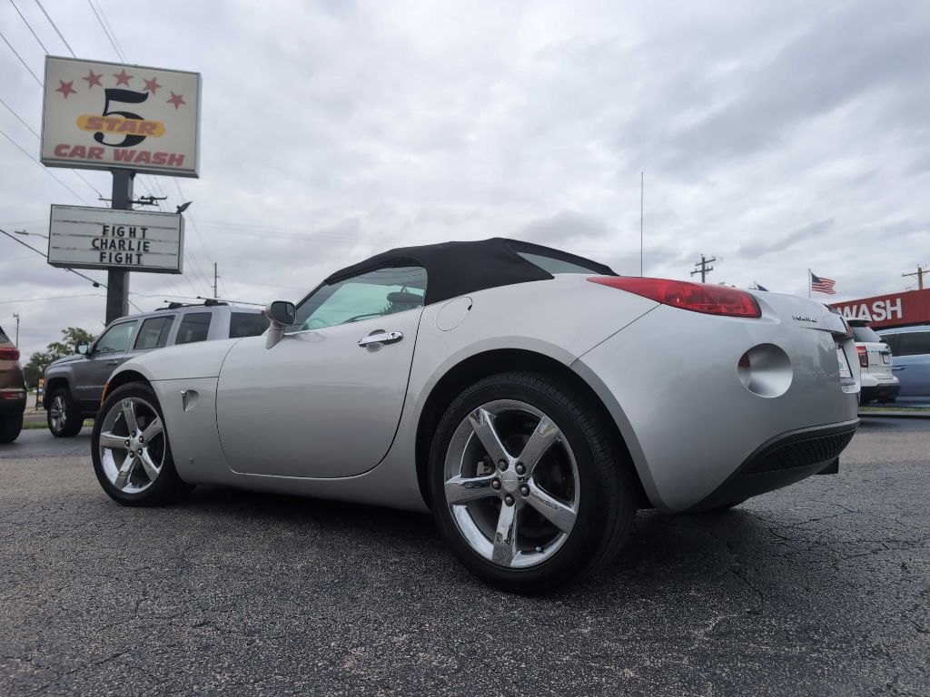 Photo 16 of this PONTIAC SOLSTICE
