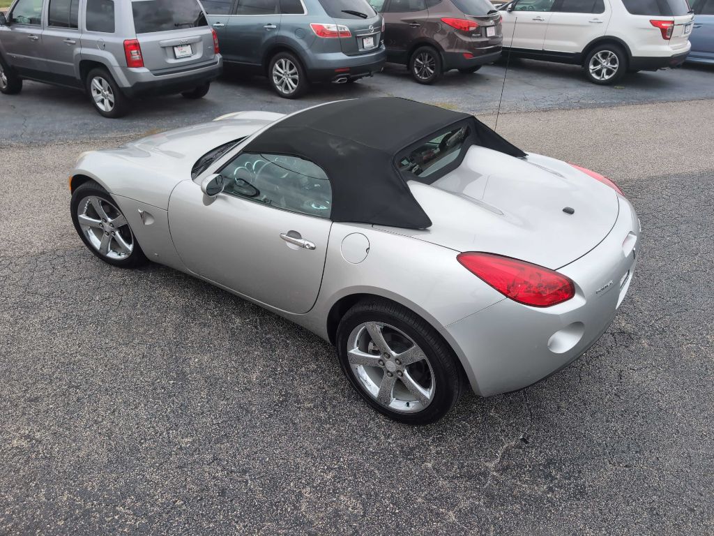 Photo 15 of this PONTIAC SOLSTICE