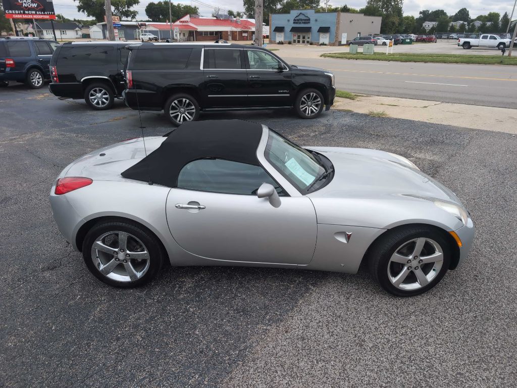 Photo 4 of this PONTIAC SOLSTICE