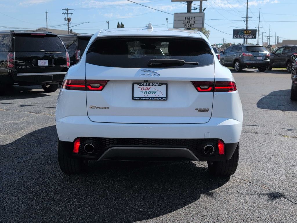 Photo 11 of this JAGUAR E-PACE