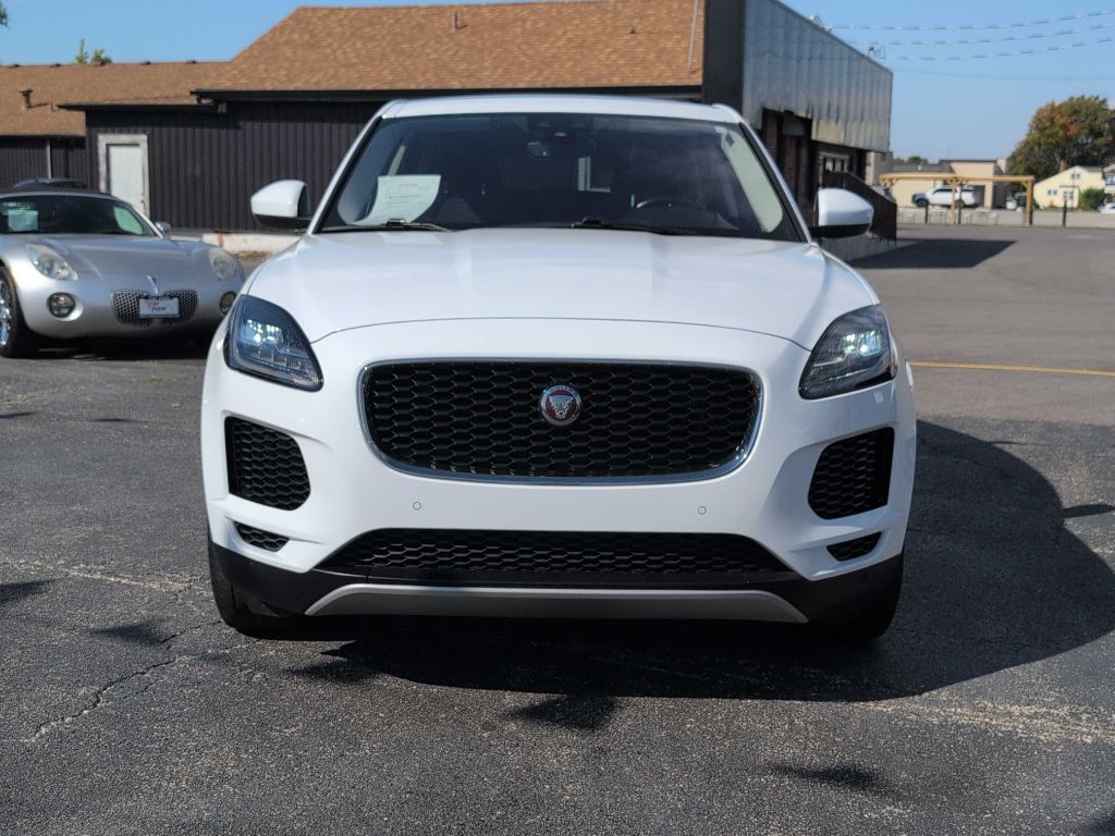 Photo 21 of this JAGUAR E-PACE