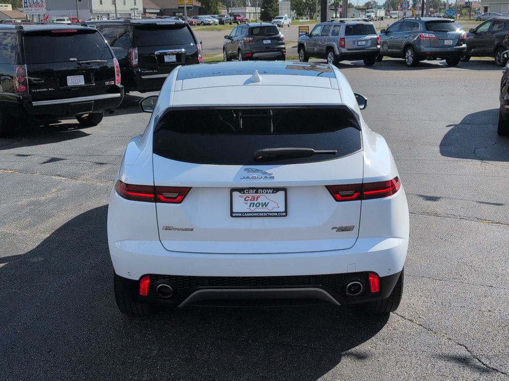 Photo 9 of this JAGUAR E-PACE