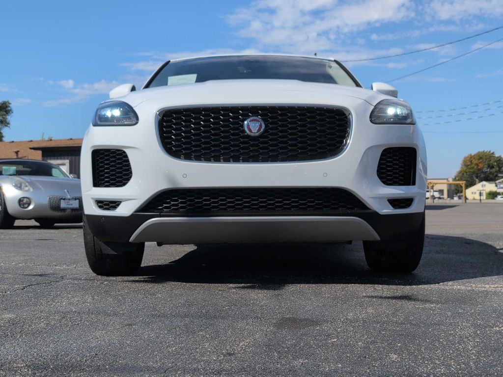 Photo 22 of this JAGUAR E-PACE