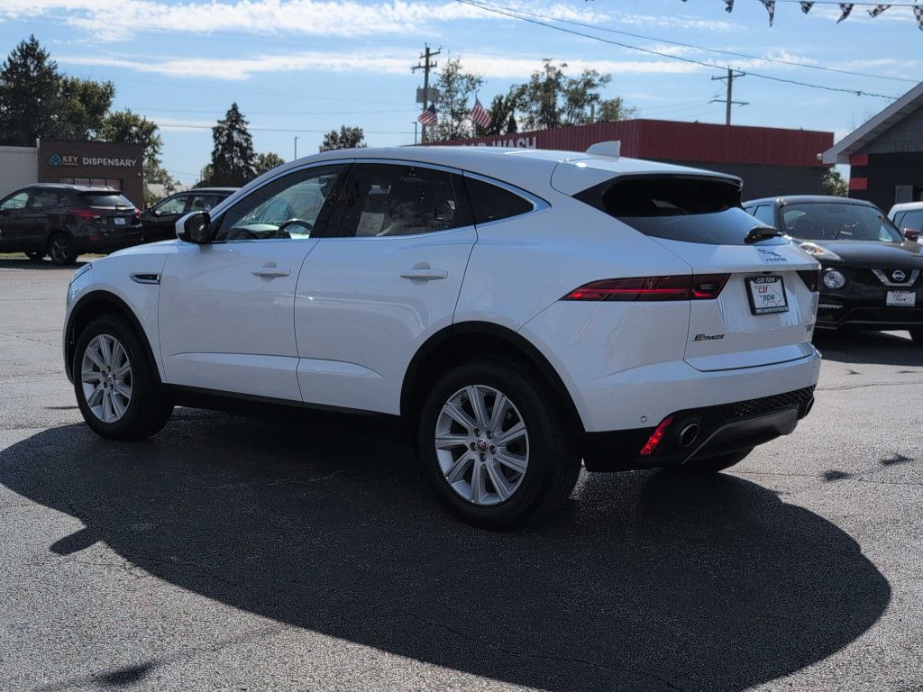 Photo 14 of this JAGUAR E-PACE