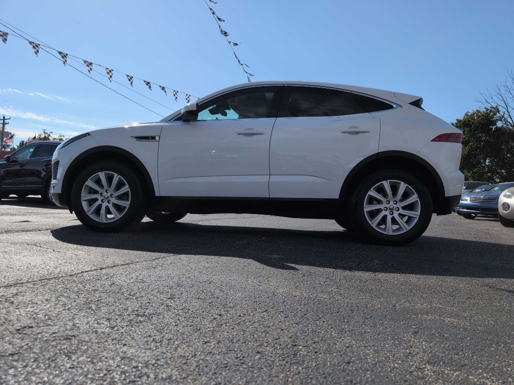 Photo 18 of this JAGUAR E-PACE