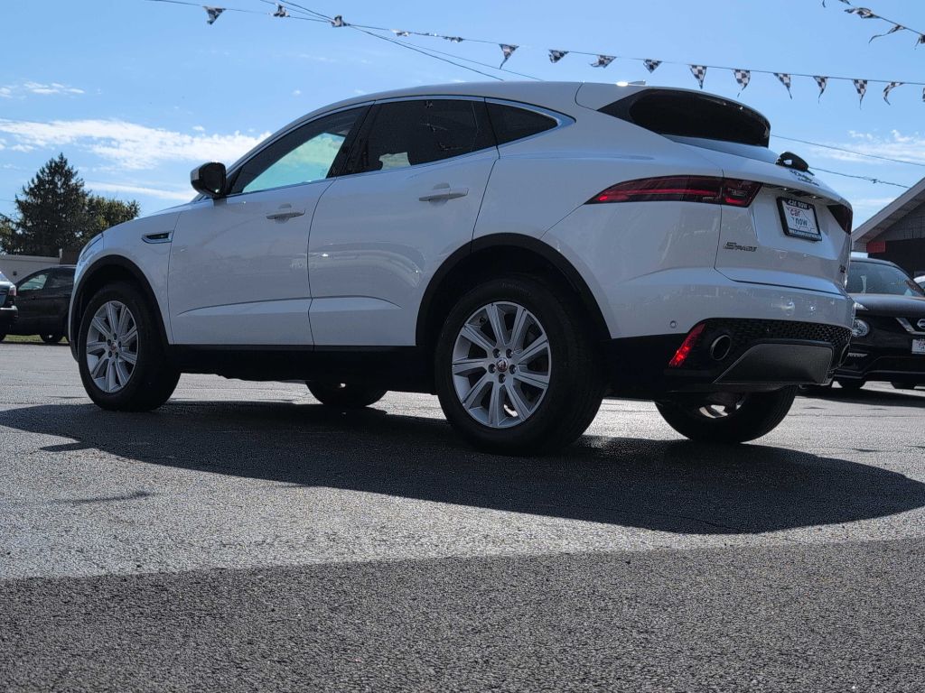 Photo 17 of this JAGUAR E-PACE