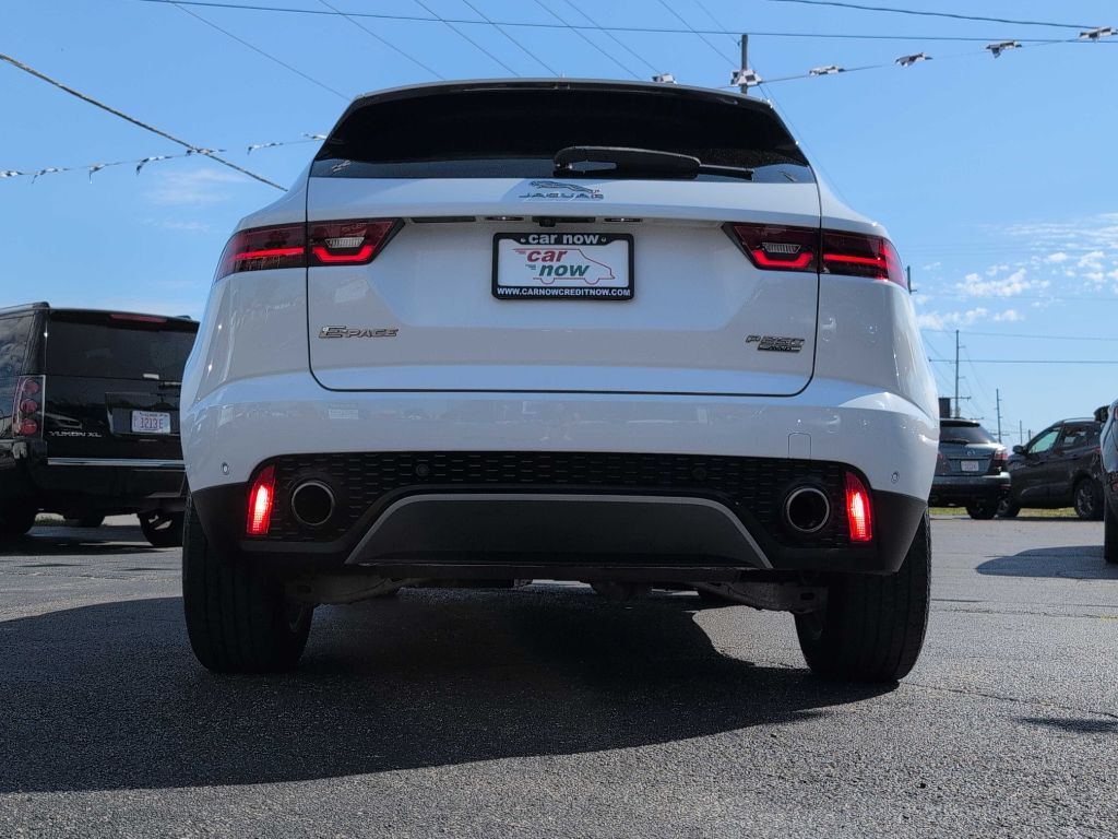 Photo 13 of this JAGUAR E-PACE