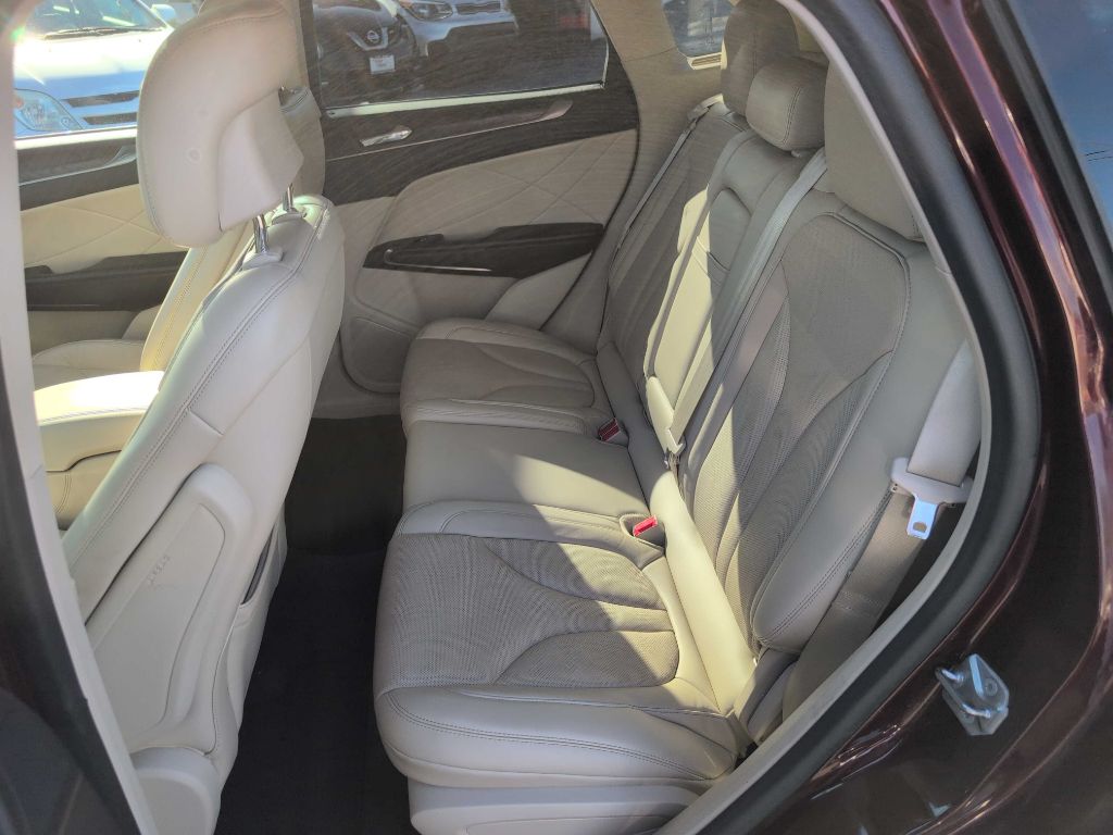 Photo 27 of this LINCOLN MKC