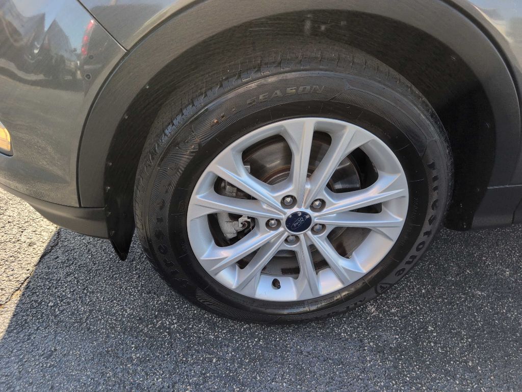 Photo 10 of this FORD ESCAPE