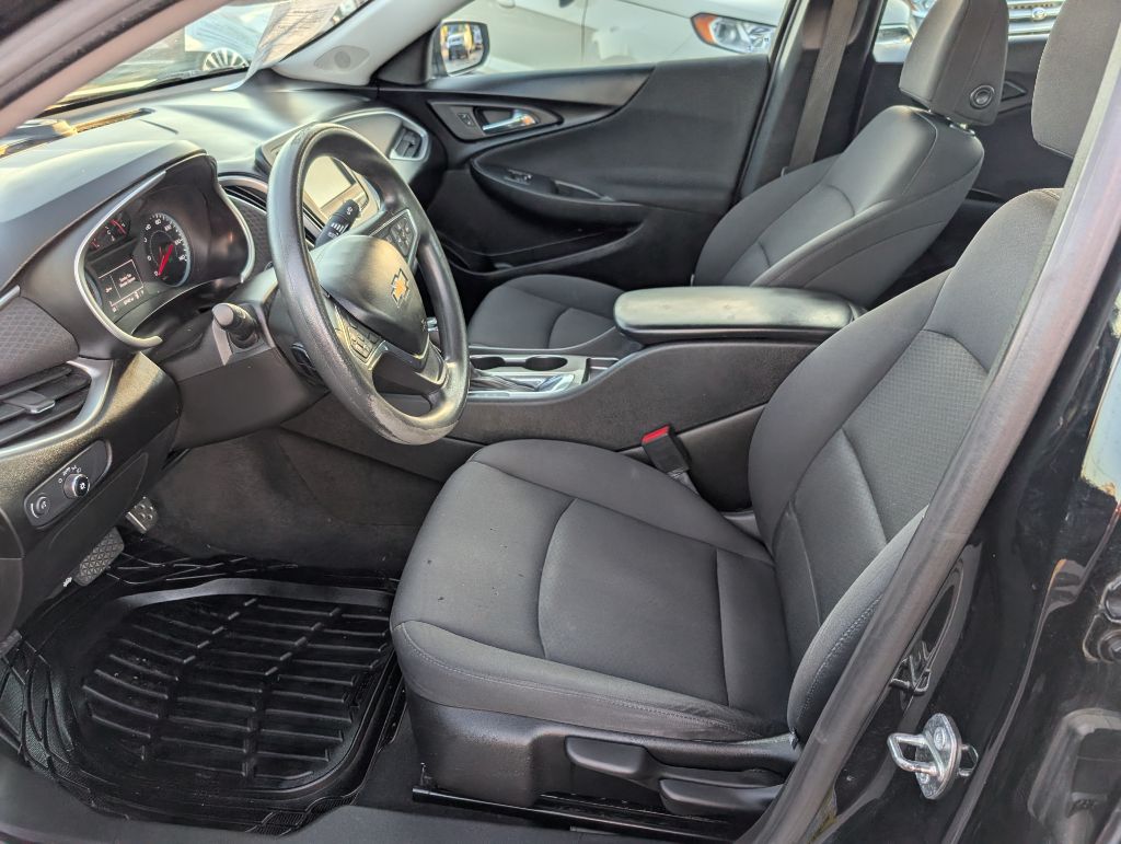 Photo 24 of this CHEVROLET MALIBU