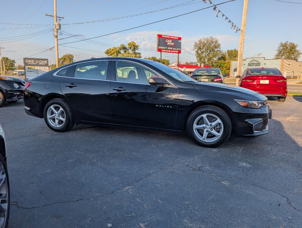 Photo 4 of this CHEVROLET MALIBU
