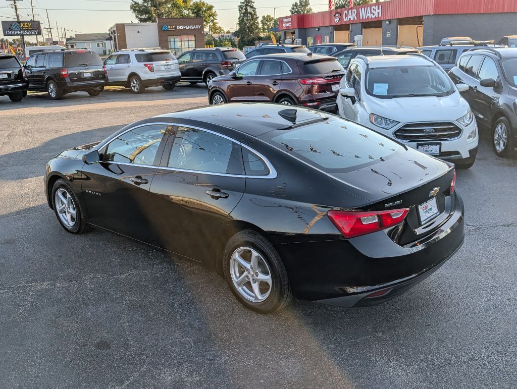 Photo 14 of this CHEVROLET MALIBU
