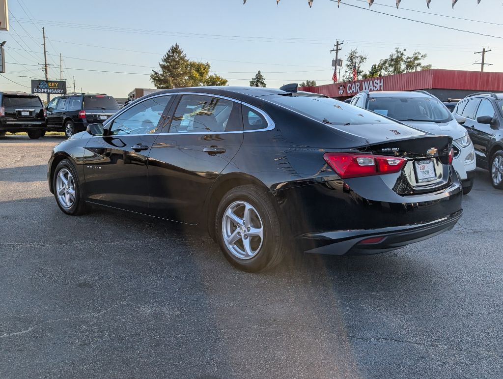 Photo 13 of this CHEVROLET MALIBU