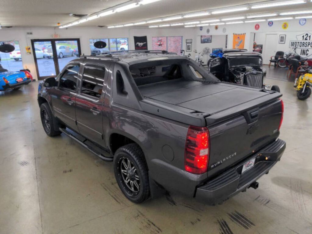 Photo 6 of this CHEVROLET AVALANCHE