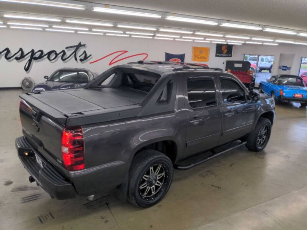Photo 5 of this CHEVROLET AVALANCHE