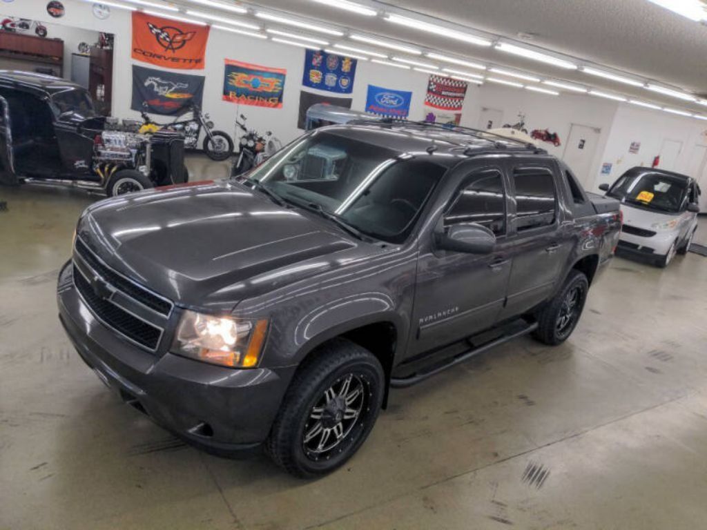 Photo 9 of this CHEVROLET AVALANCHE