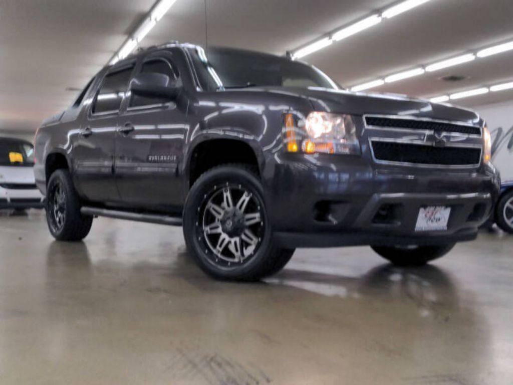 Photo 3 of this CHEVROLET AVALANCHE