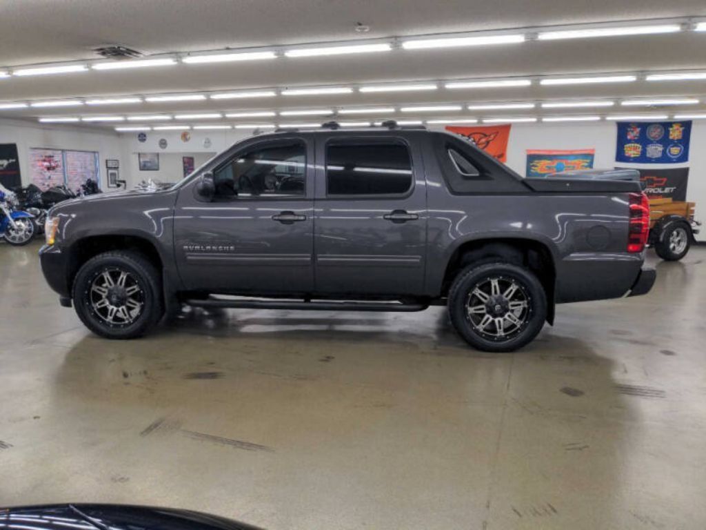 Photo 8 of this CHEVROLET AVALANCHE