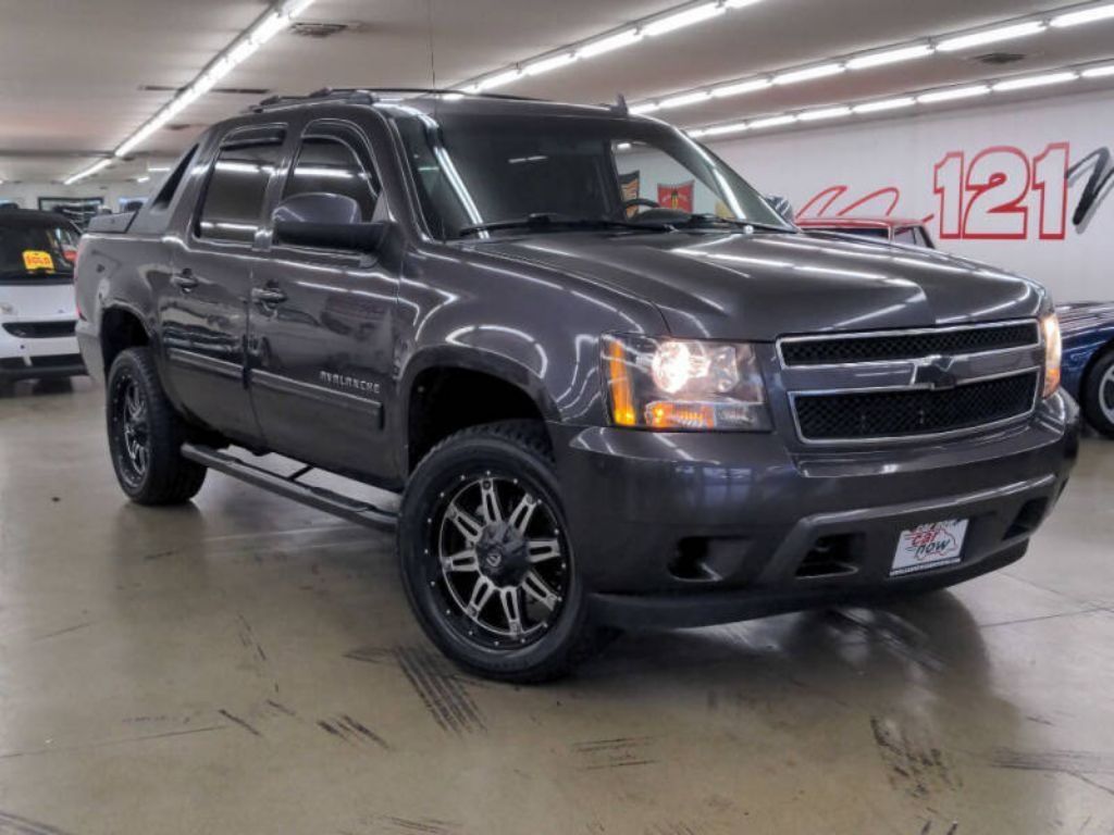 Photo 2 of this CHEVROLET AVALANCHE
