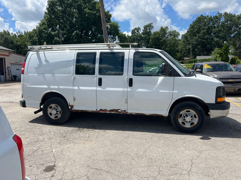 Photo 4 of this CHEVROLET EXPRESS G2500
