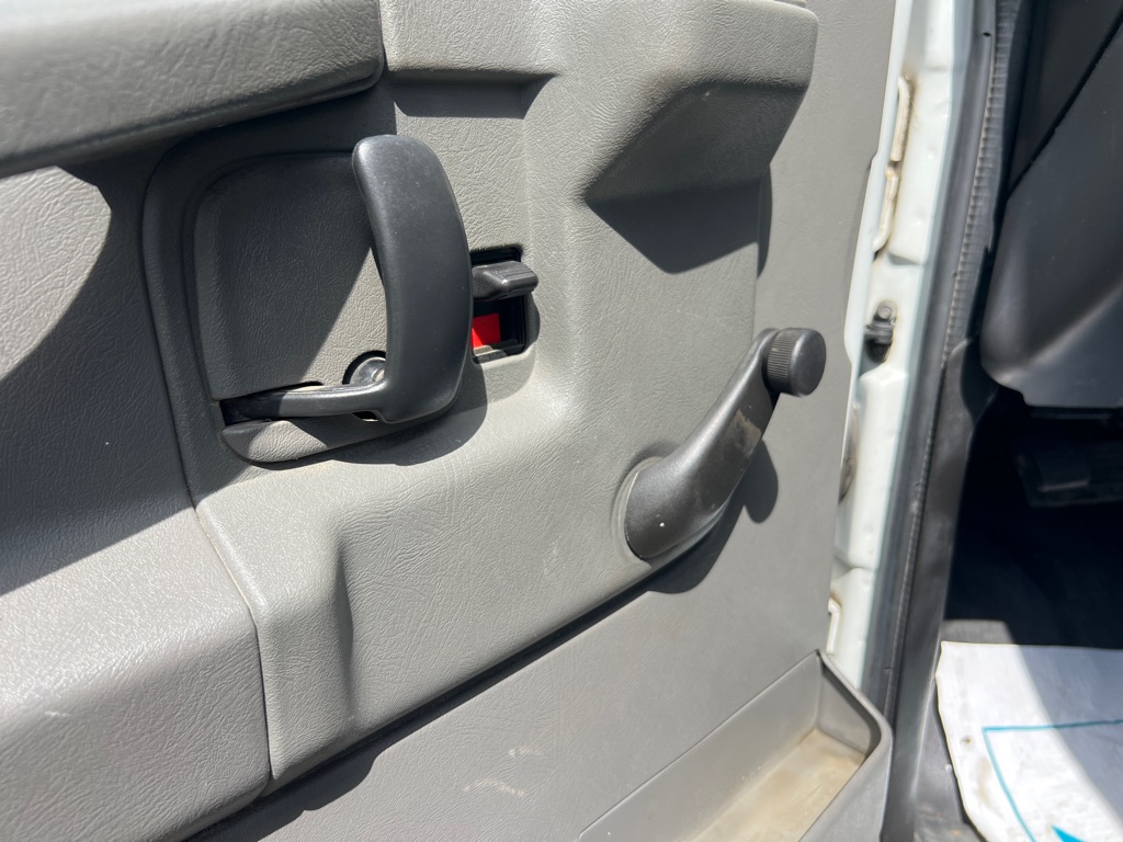 Photo 13 of this CHEVROLET EXPRESS G2500