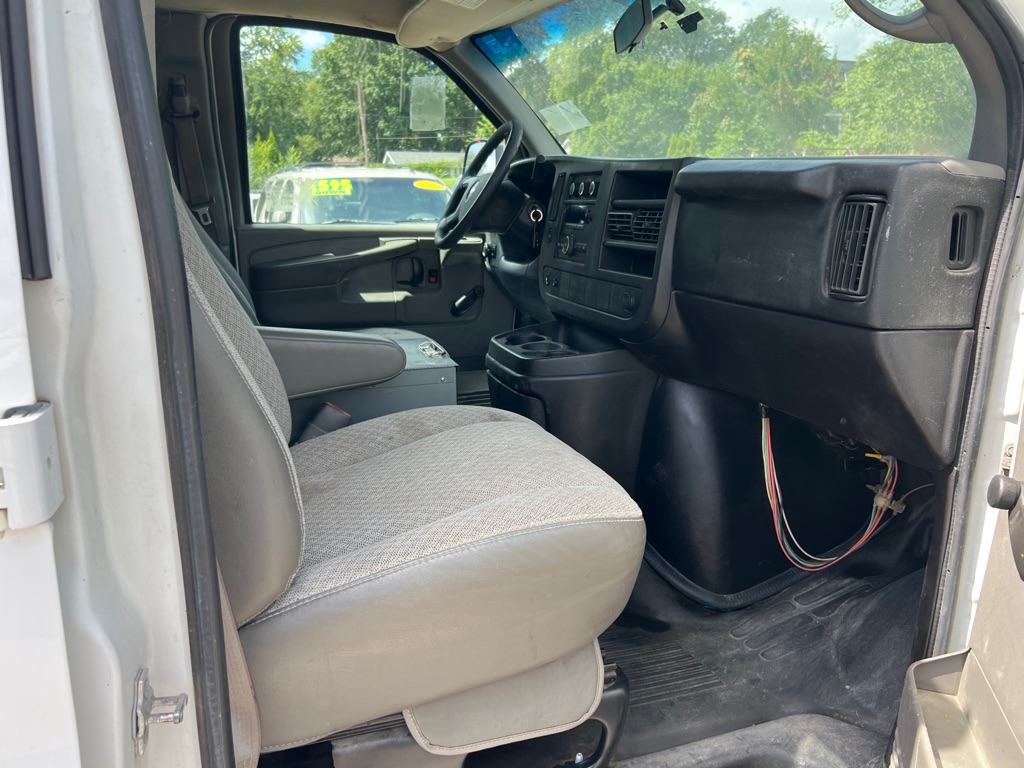 Photo 11 of this CHEVROLET EXPRESS G2500