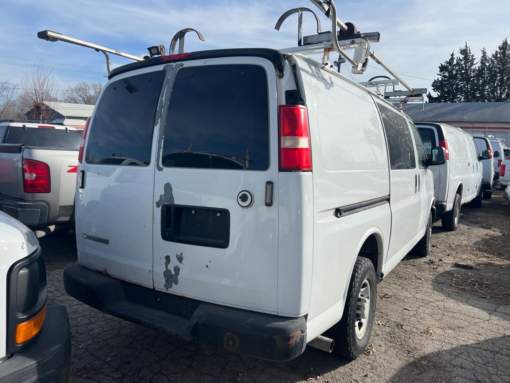 Photo 11 of this CHEVROLET EXPRESS G2500
